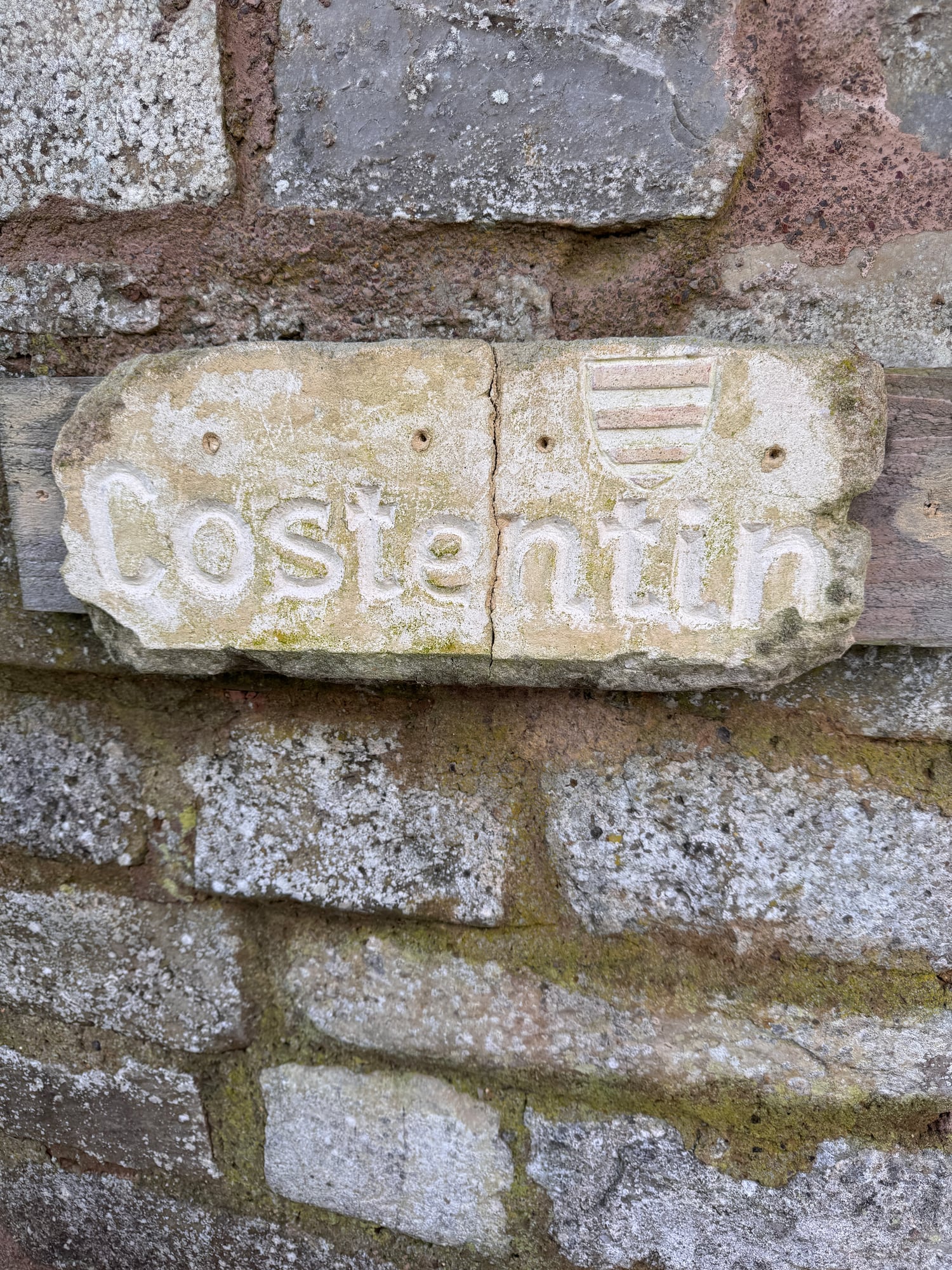 A carved stone sign reading Cosmeston